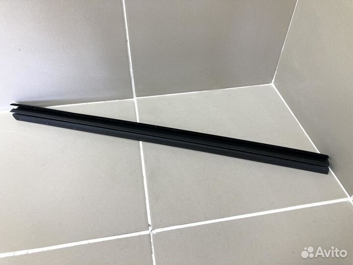 Бархотка зад прав двери Skoda Fabia 2007-2015 г.в