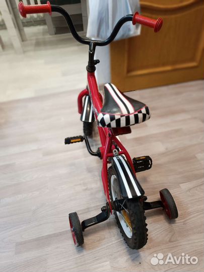 Велосипед детский 4х колесный, на 3-4 года