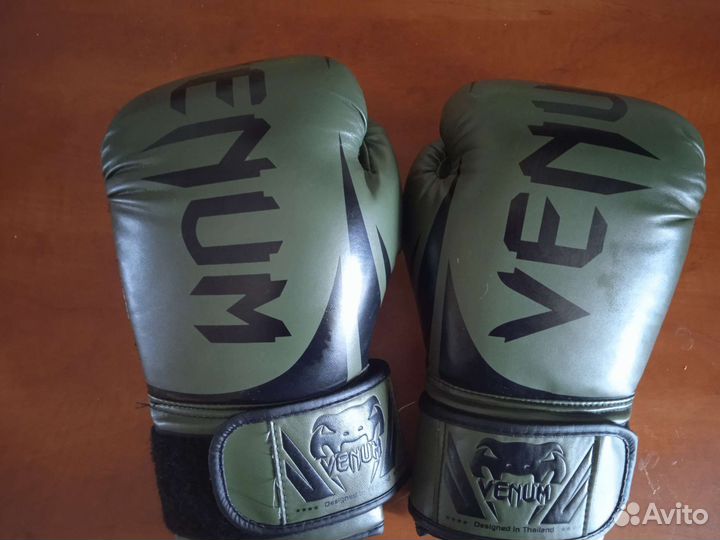 Боксерские перчатки venum