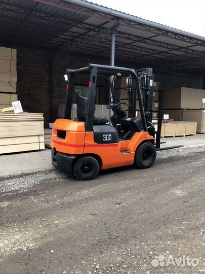 Вилочный погрузчик Toyota 7FD18, 2012