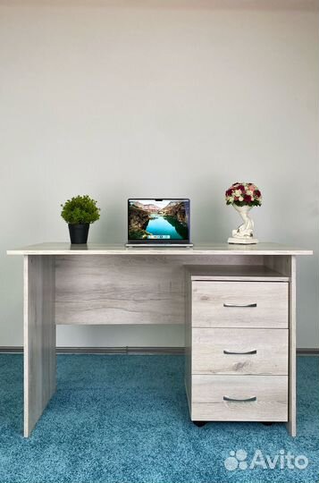 Выкатная тумба с 3 ящиками