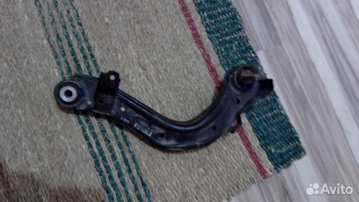 Задний правый рычаг honda civic 4d