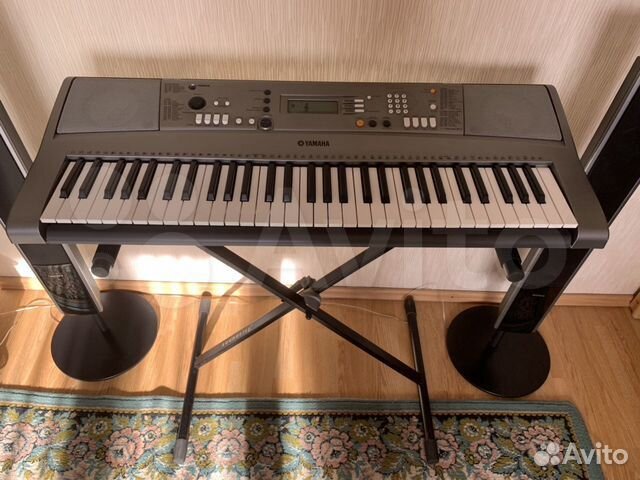 Синтезатор Yamaha PSR R300