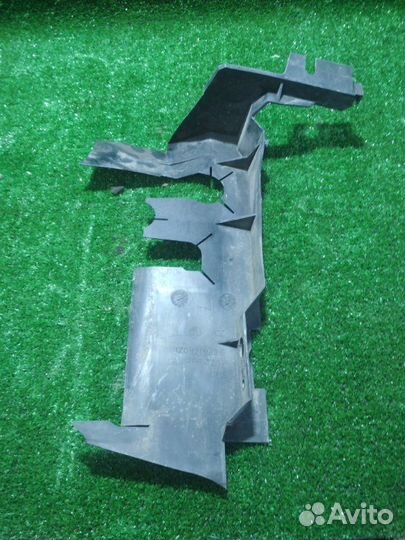 Дефлектор радиатора левый Skoda Octavia A5 caxa