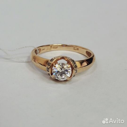 Золотое кольцо с фианитами