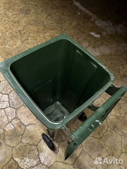 Мусорный бак 120л новый