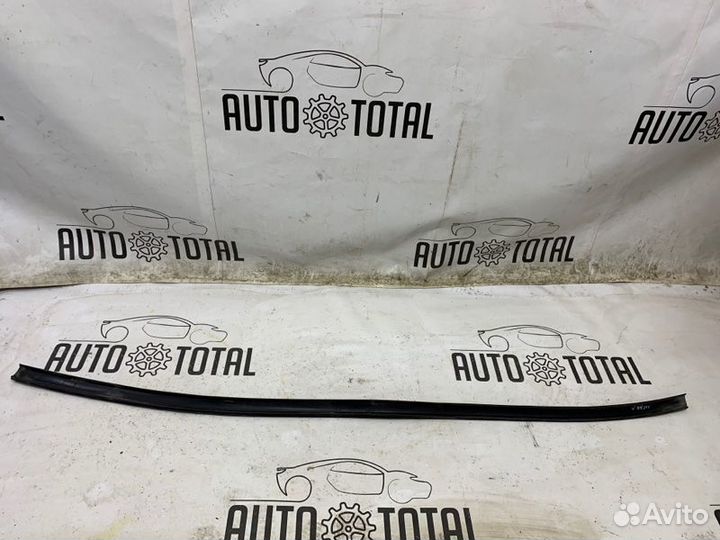 Уплотнительная резинка крыши левая Renault Logan 2