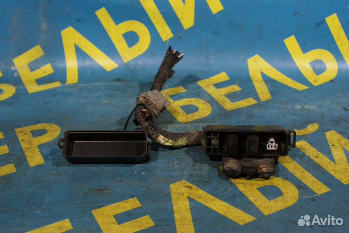 Колодка предохранителей Toyota Corolla E11