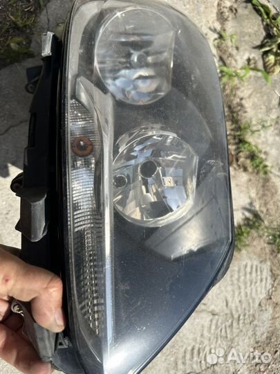 Фара Volkswagen Touran II правая