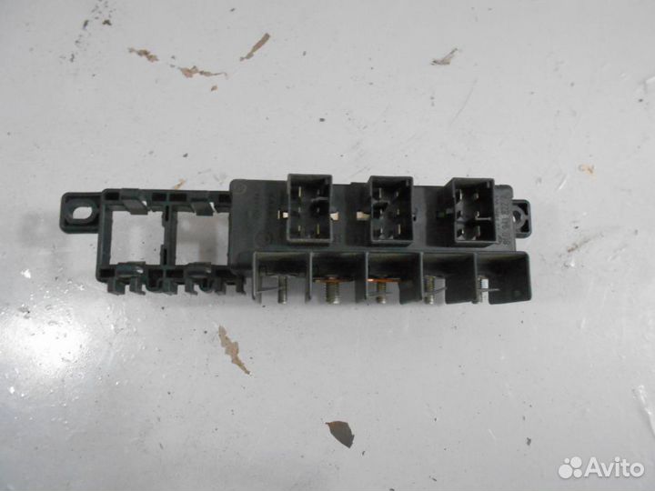 Блок предохранителей, реле для passat B5