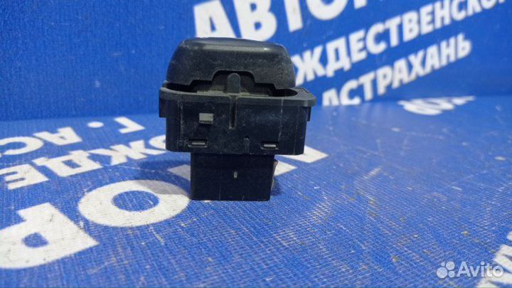 Кнопка центрального замка Land Rover Freelander 1