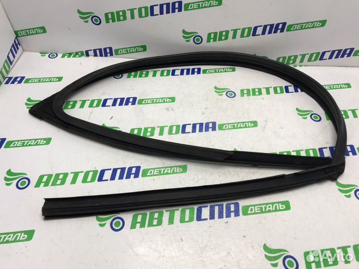 Уплотнитель двери стекла передний левый Mazda Cx-9