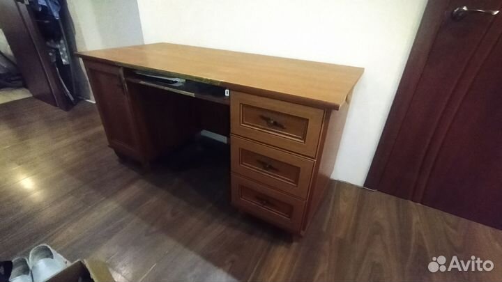 Письменный стол