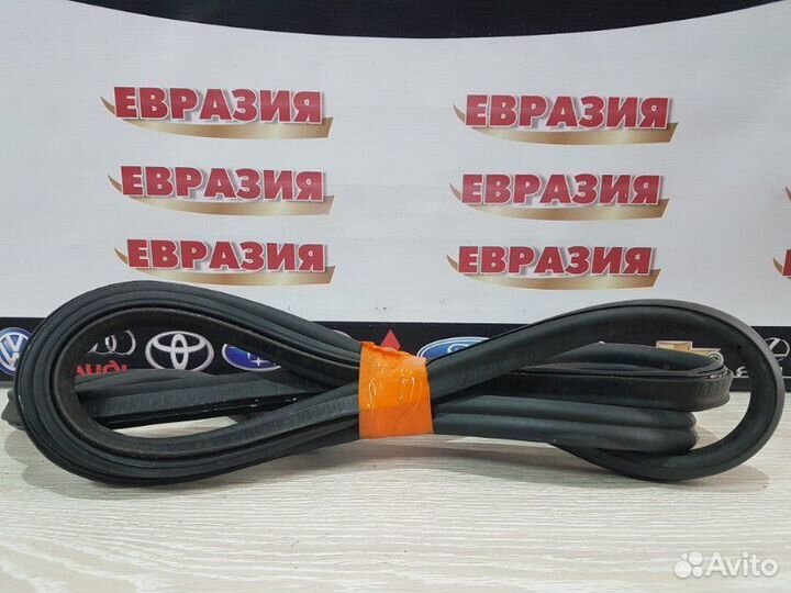 Уплотнительная резинка крышки багажника Bmw