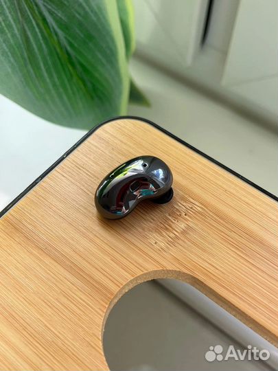 Правый наушник galaxy buds live