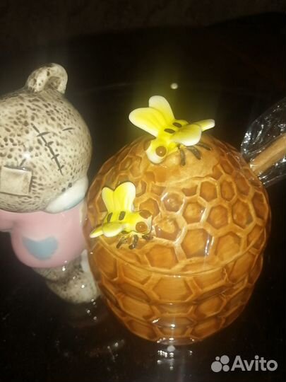 Фарфоровая банка для меда