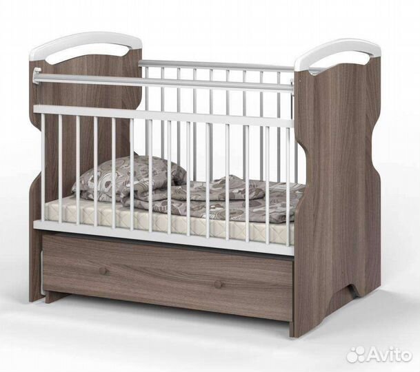 Детская кроватка с маятником и ящиком