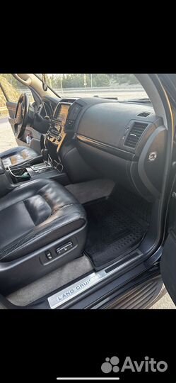 Заводская обивка салона на Land Cruiser 200 рест