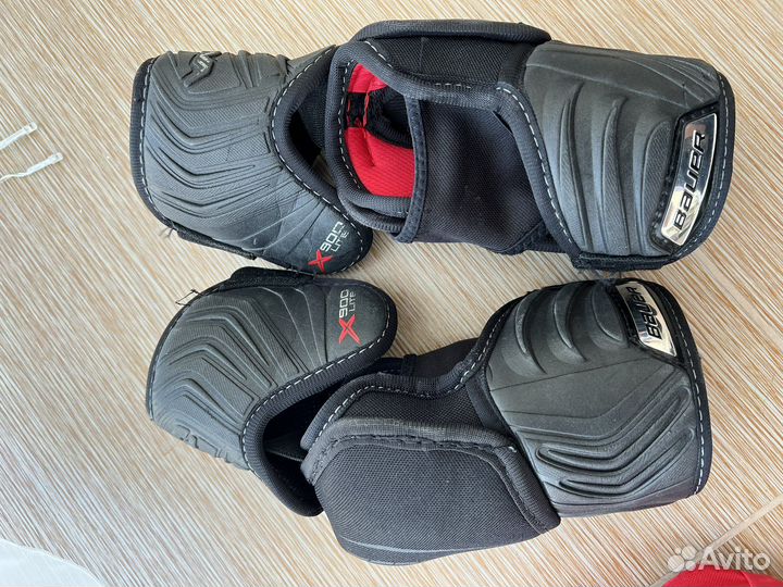 Налокотники хоккейная защита