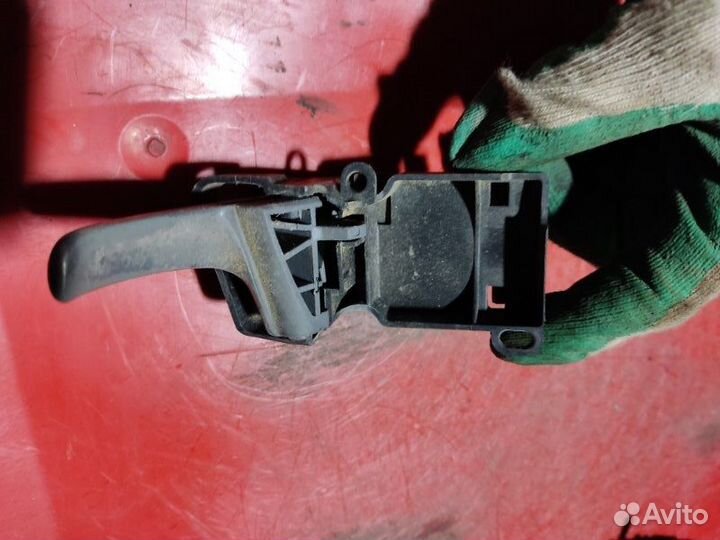 Ручка двери правая Volkswagen Passat B4 седан 1.8I