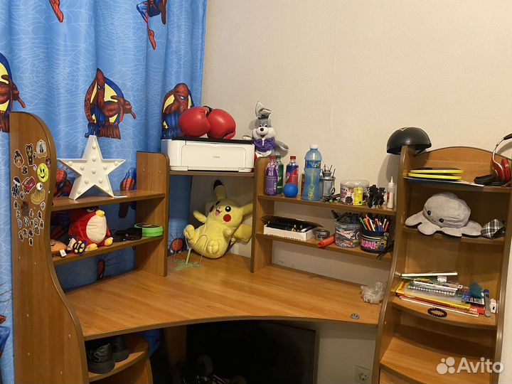 Угловой письменный стол