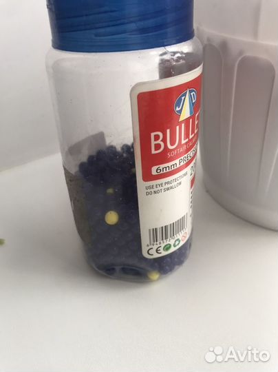 Детский пистолет на пластиковых пульках