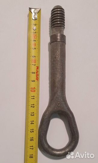 Крюк буксировочный