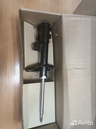 Амортизатор передний правый Hyundai Elantra 06-11