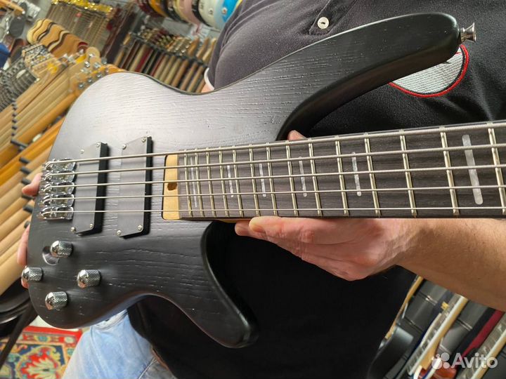 Мультимензурная, 5-струнная бас-гитара