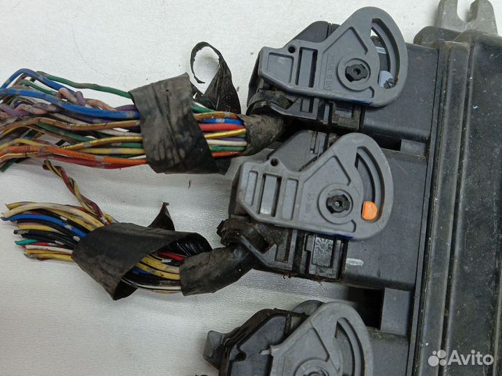 Блок управления двигателем Nissan Serena C25