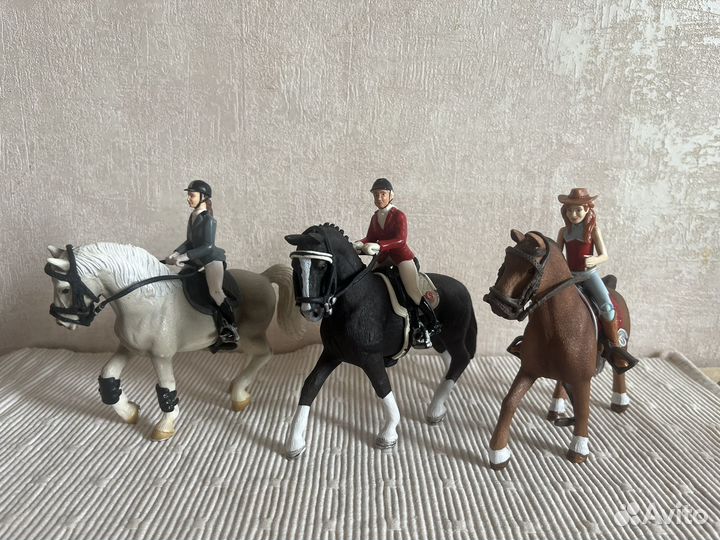 Лошади с наездниками Schleich