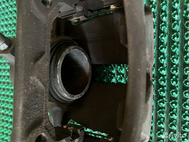 Суппорт передний на мерседес w203