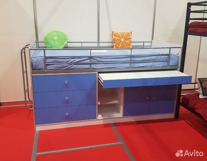 Детская кровать чердак со столом