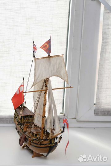 Деревянная модель корабля