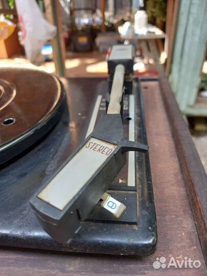 Виниловый проигрыватель