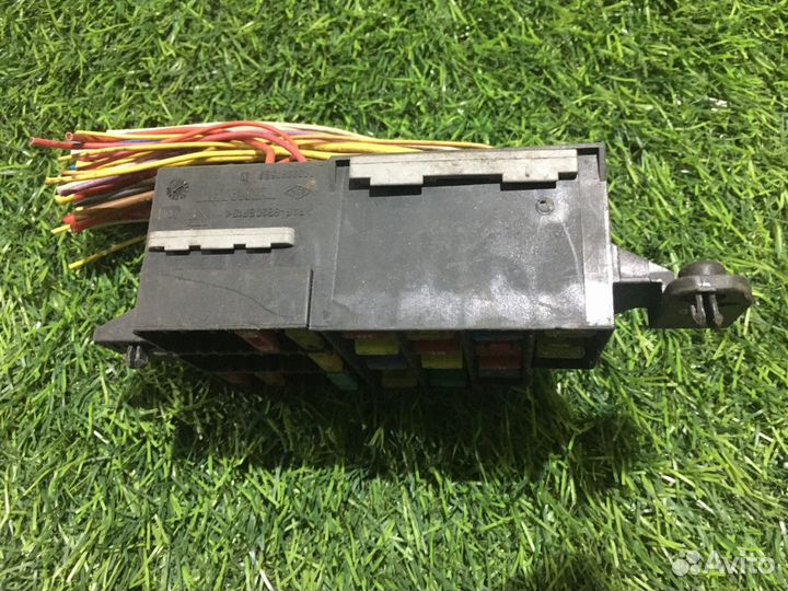 Блок предохранителей салонный Renault Logan