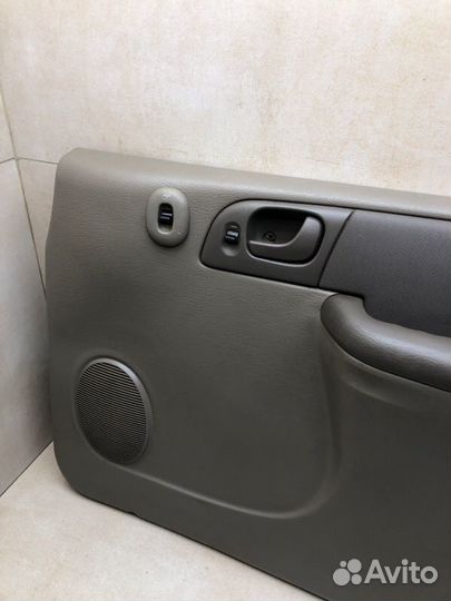 Обшивка двери передняя правая Dodge Caravan 4 EDZ