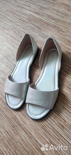 Босоножки серебристые 38