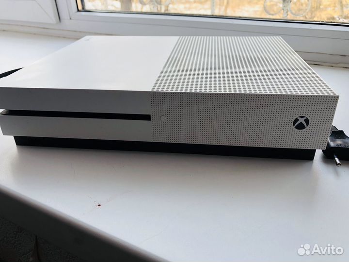 Игровая приставка xbox one s 1 tb