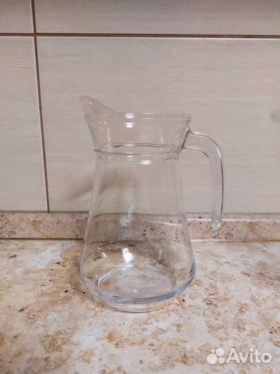 Кувшин со стаканами