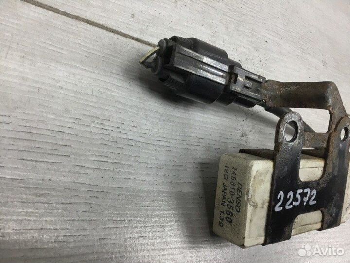 Блок управления вентилятором Toyota Avensis седан