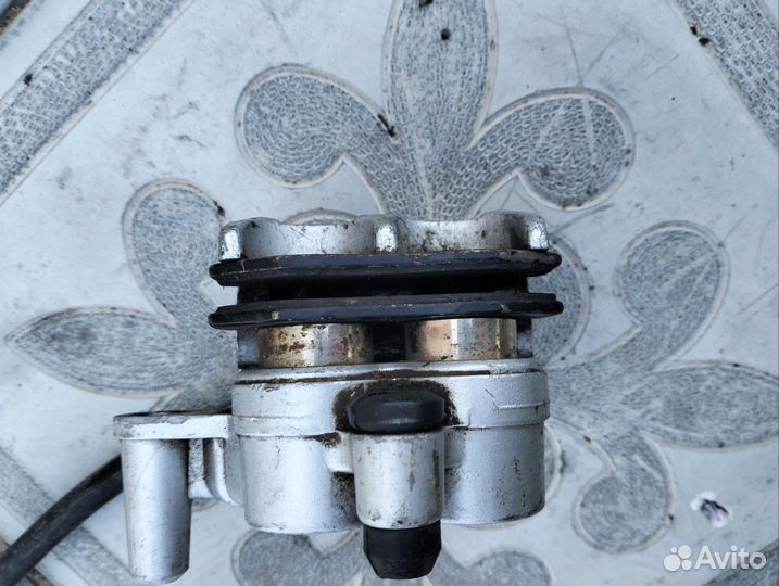 Передний тормазной суппорт на китайский скутер