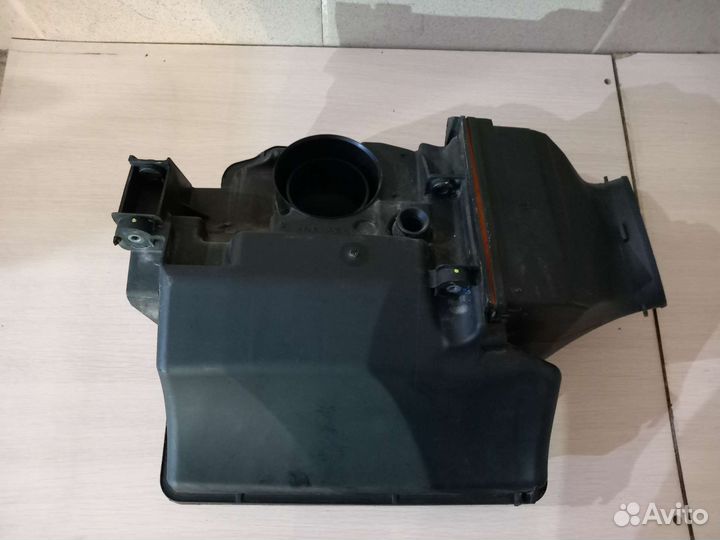 Корпус воздушного фильтра на рено сандеро 2 2014г