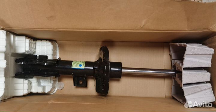 54660C1630 Амортизатор передний правый