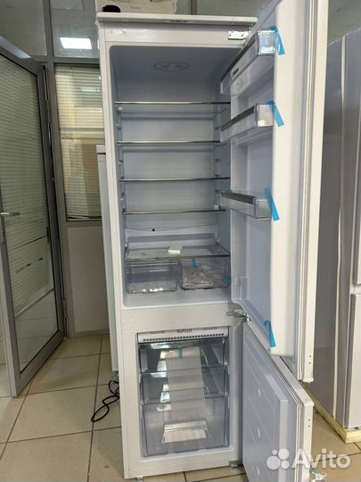 Встраиваемый холодильник Hansa BK316.3FA