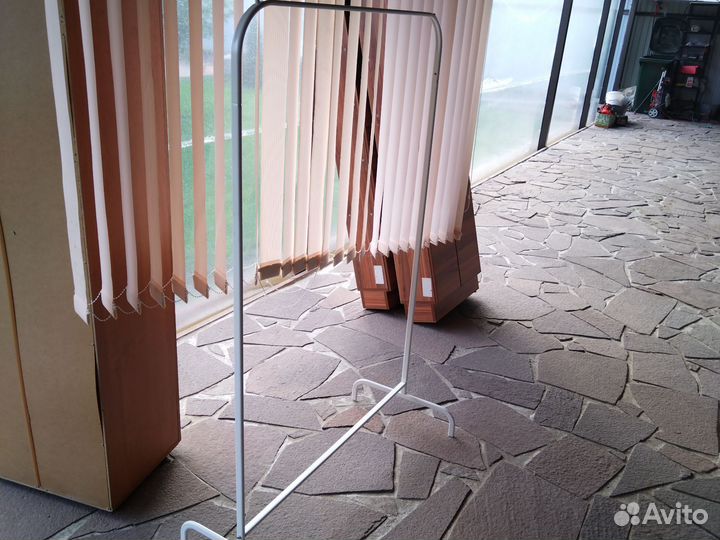 Вешалка напольная для одежды