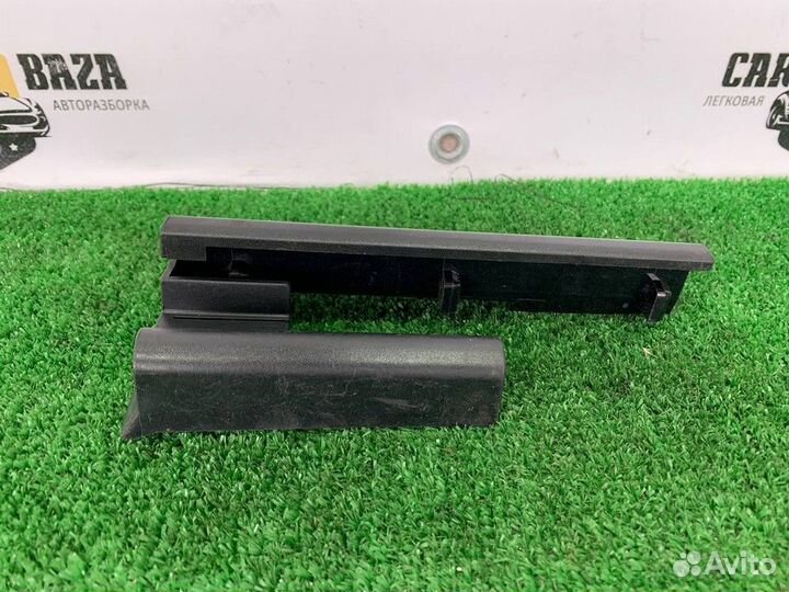 Накладка салазки сиденья передняя правая (R) BMW 5