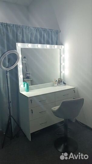 Гримерное зеркало, барный стул