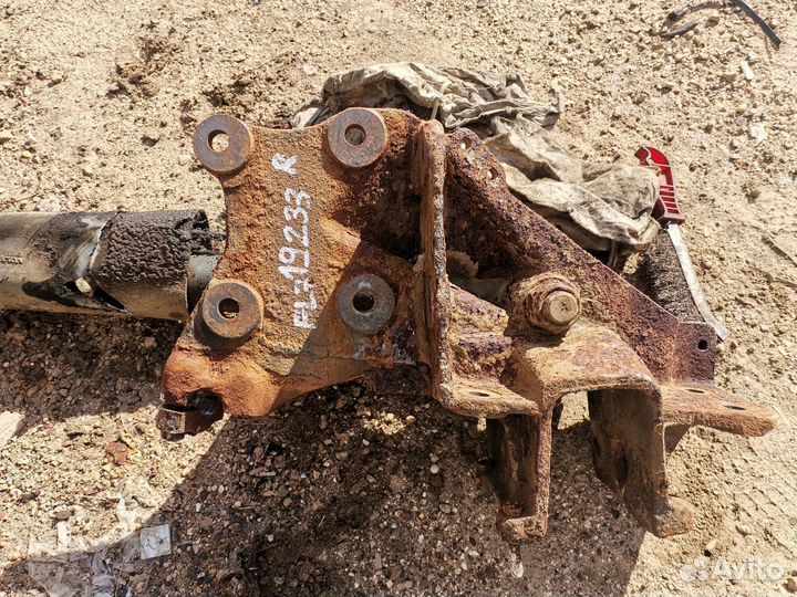 Кронштейн переднего бампера правый Volvo FL7