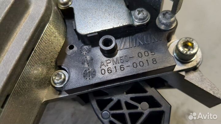 Педаль газа Infiniti QX56, 2011